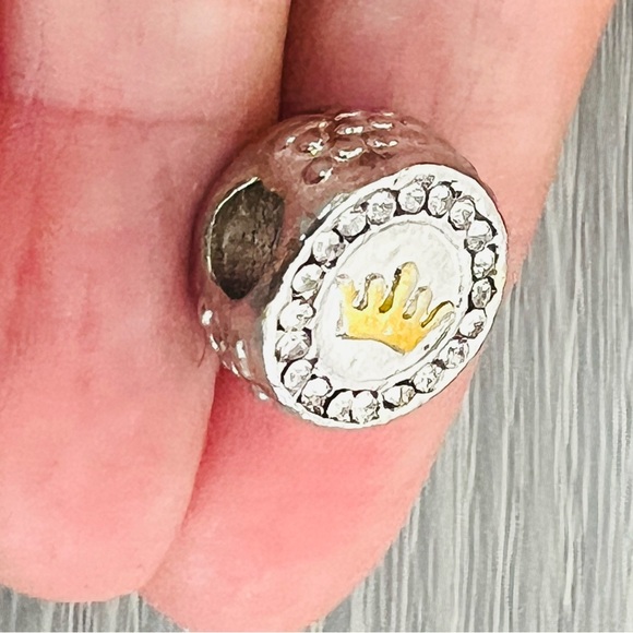 Silver plated paved crown bracelet charm - Picture 3 of 5